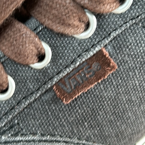 Vans UltraCush gray sneakers with brown leather trim.  Men’s Size 9.5. - Picture 2 of 14